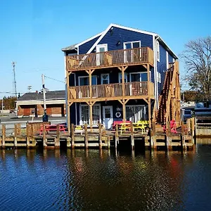 The At Fisherman's Cove Inn